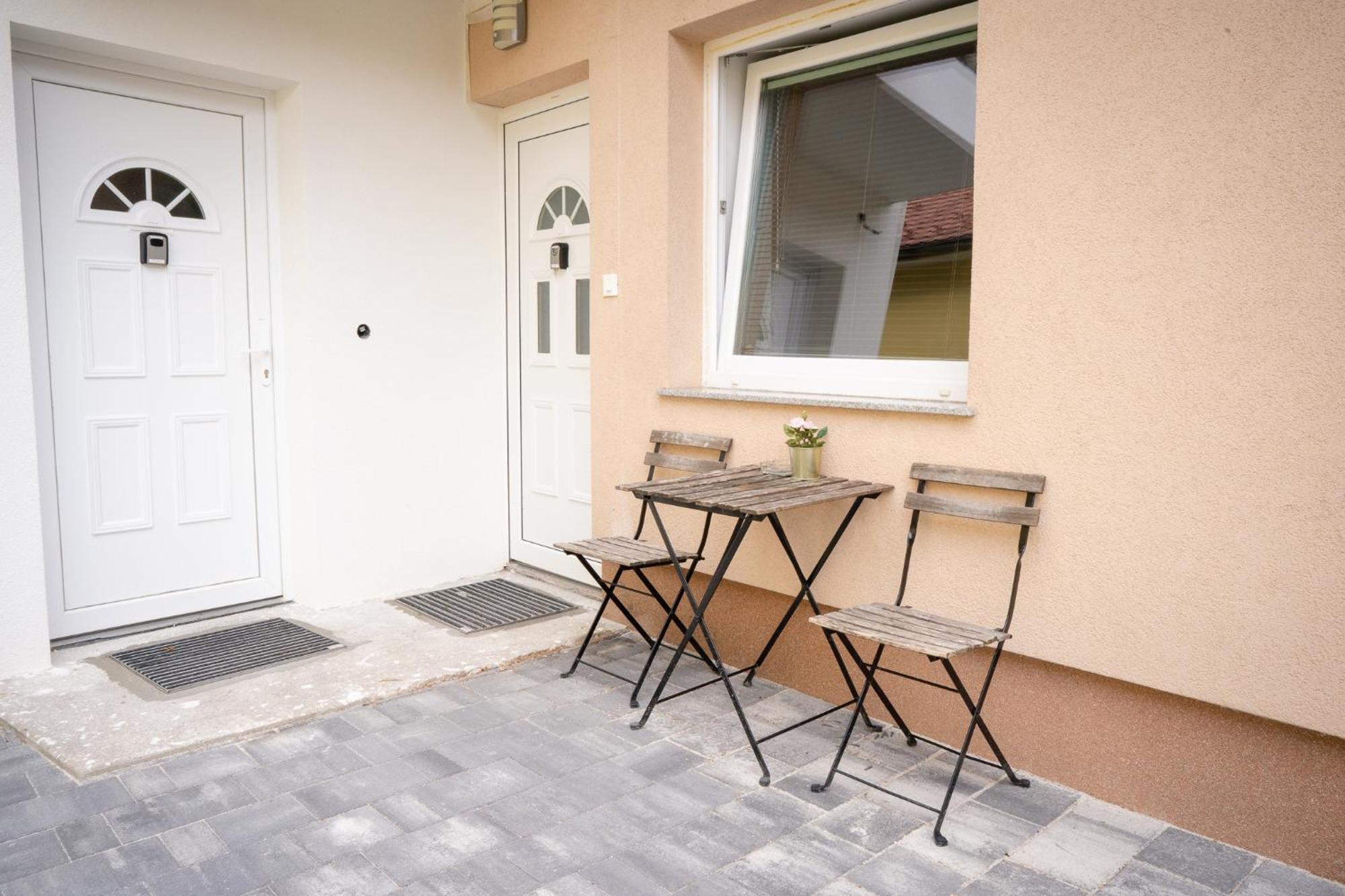 Anita'S Studio Apartments Ljubljana Exterior photo