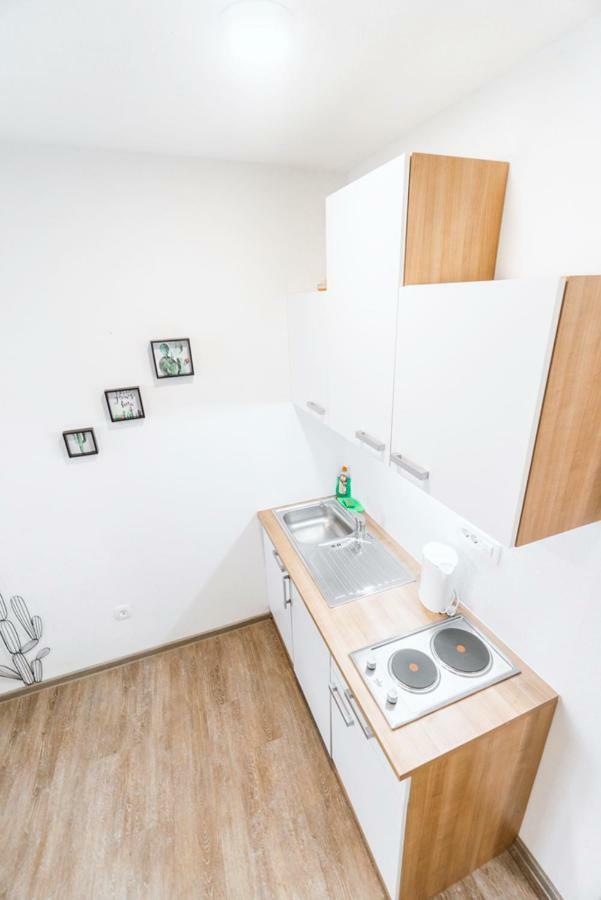 Anita'S Studio Apartments Ljubljana Exterior photo